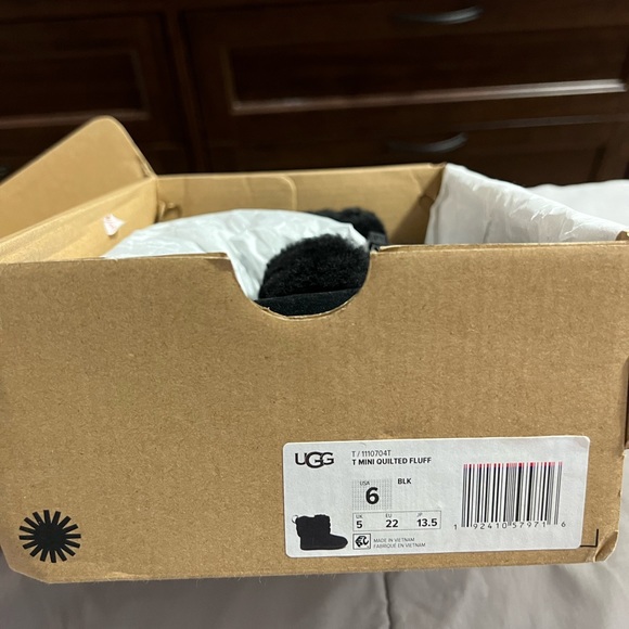 UGG T MINI QUILTED FLUFF/ TD size 6 - Picture 2 of 5